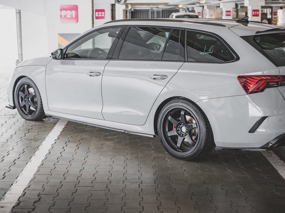 Side Skirts Diffusers V1 Skoda Octavia RS MK4 (2020-) - Carbon Look