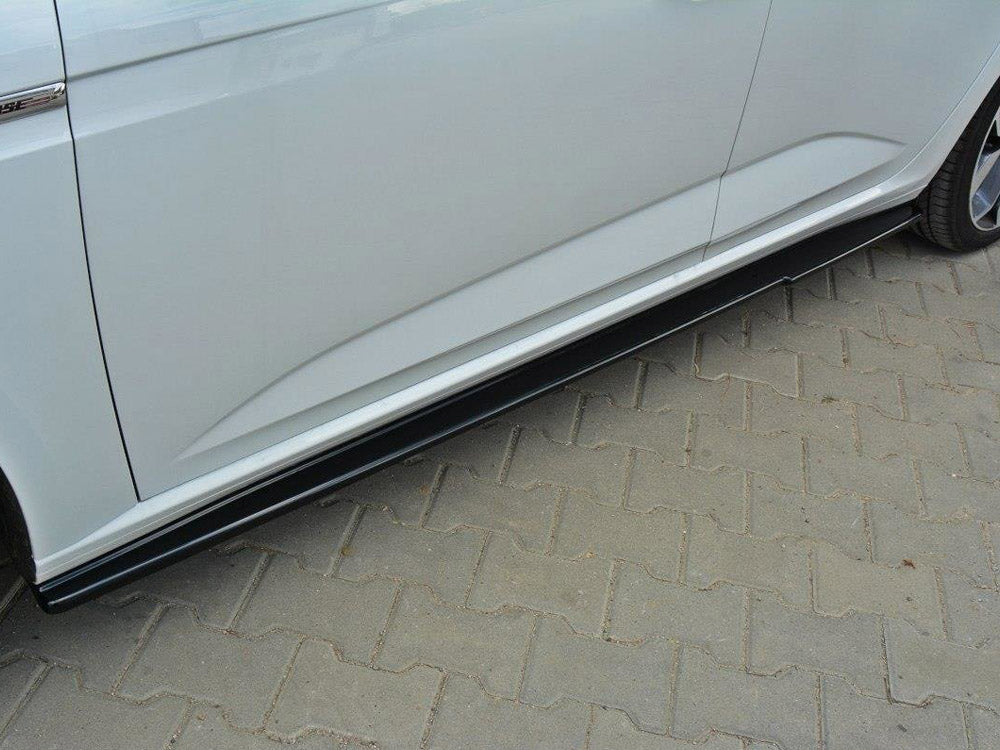 Side Skirts Diffusers Renault Megane MK4 Hatchback (2016-UP) - Textured