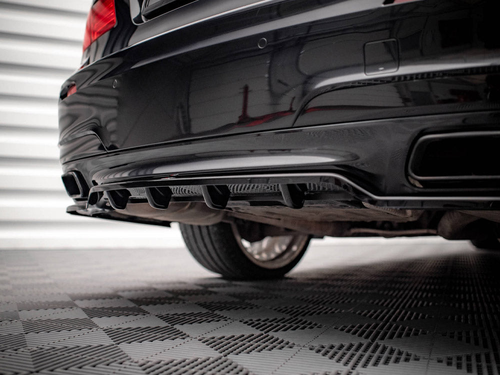 Central Rear Splitter (Vertical Bars) BMW 7 M-Pack F01