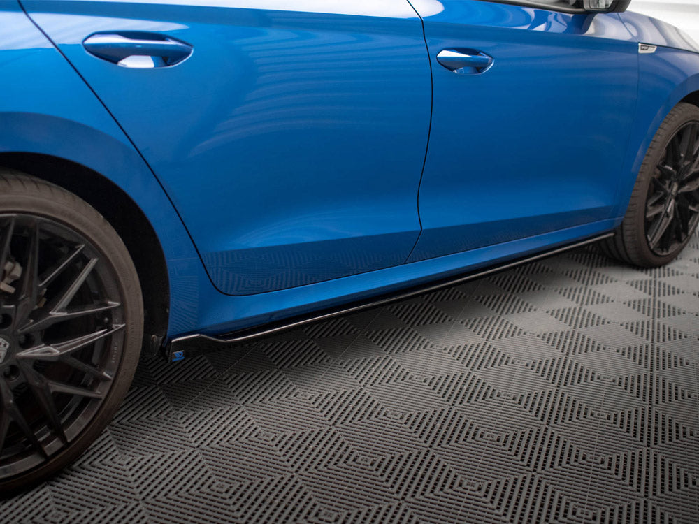 Side Skirts Diffusers V.1 Skoda Octavia Mk4 - Carbon Look