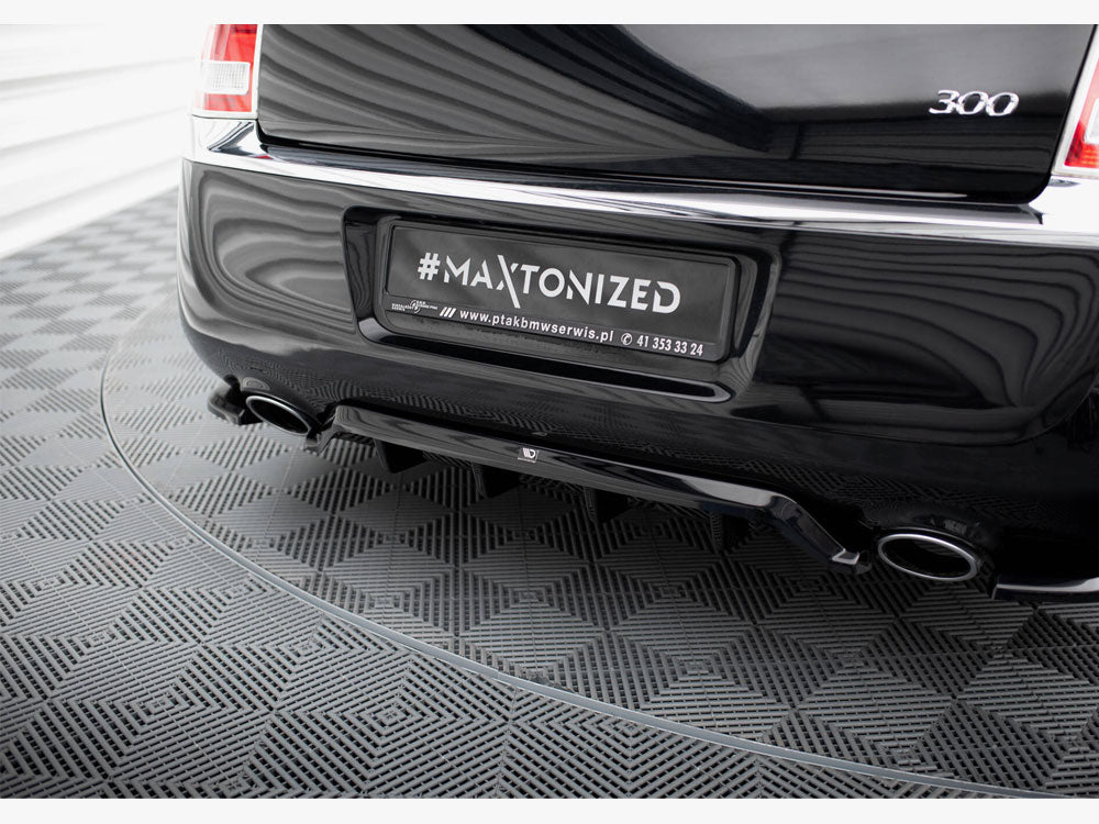 Central Rear Splitter (Vertical Bars) Chrysler 300 Mk2