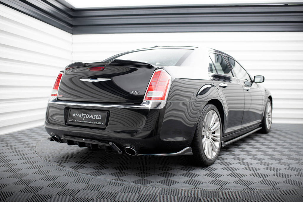 Central Rear Splitter (Vertical Bars) Chrysler 300 Mk2
