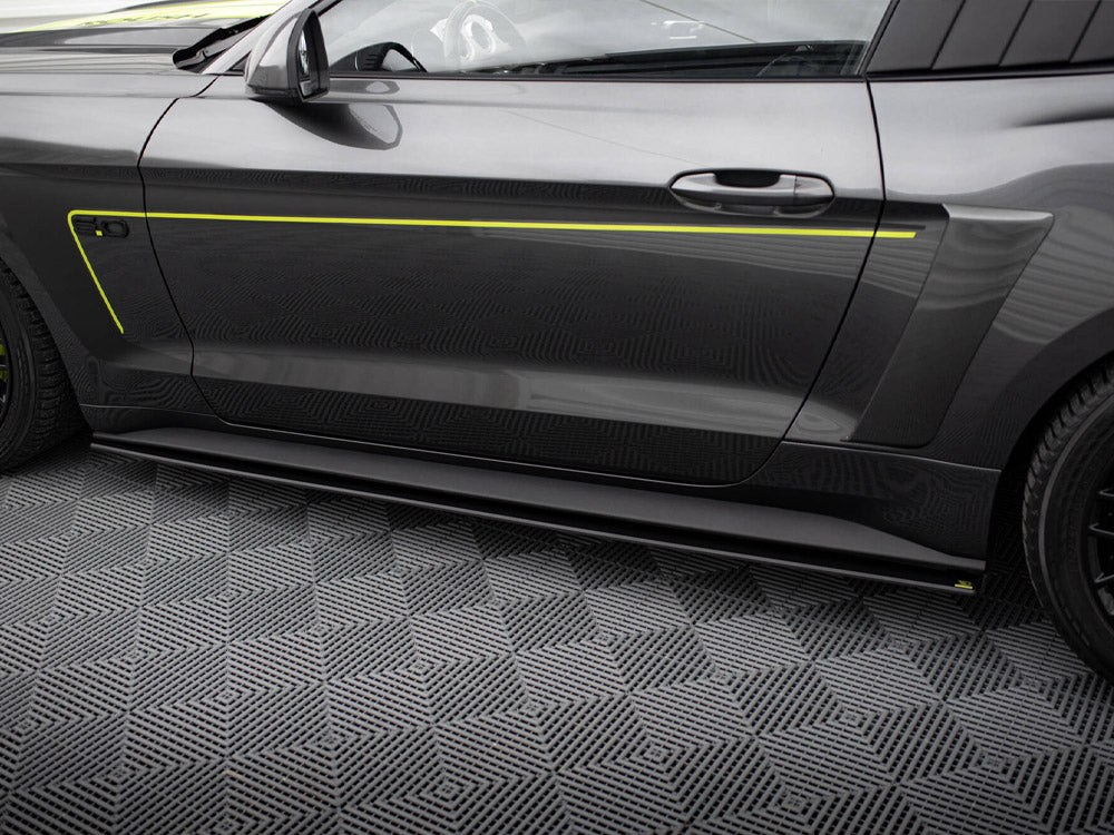 Street PRO Side Skirts Diffusers Ford Mustang GT Mk6 - Black-Red