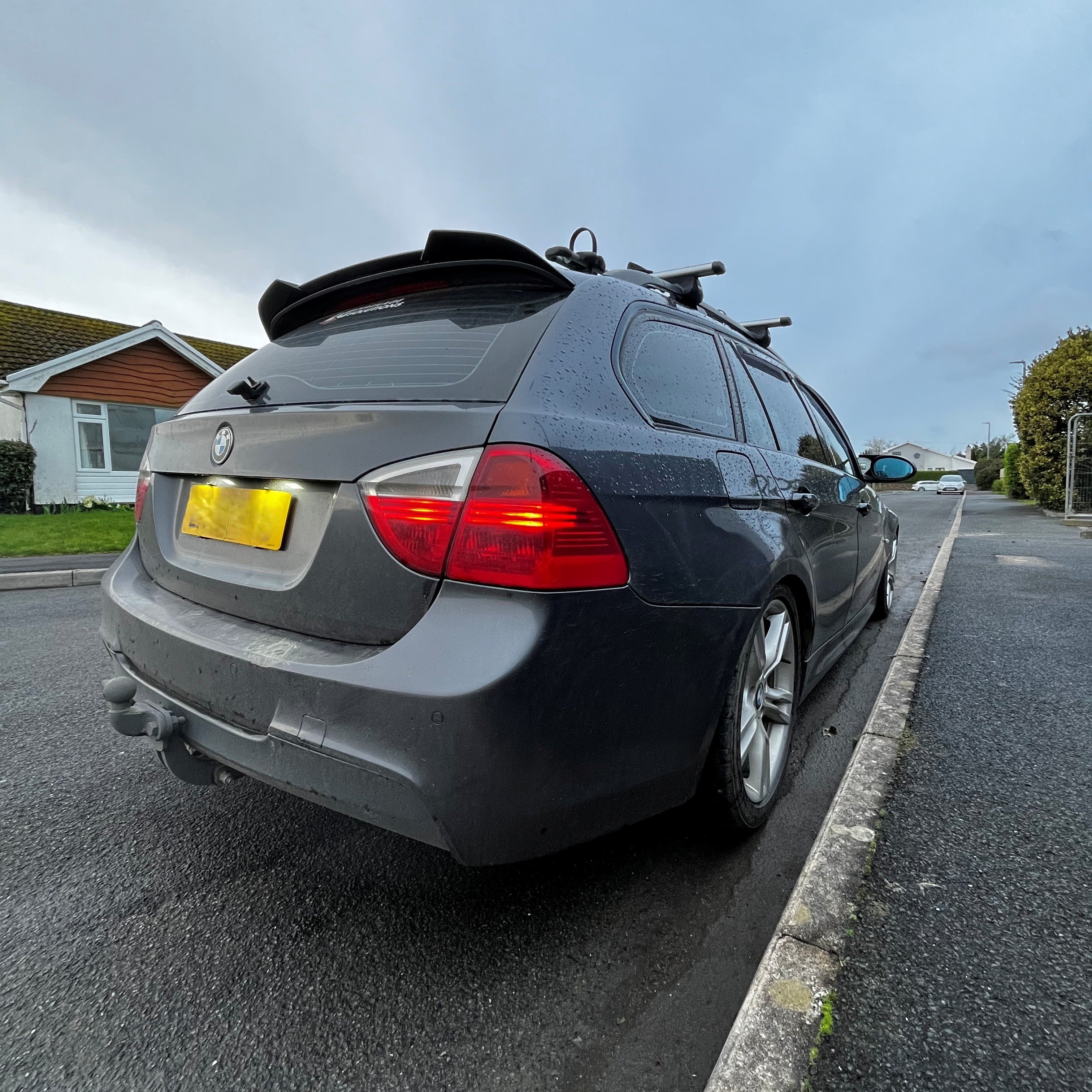 V Style Gloss Black Roof Spoiler for BMW E91 Estate 3 Series 05-13