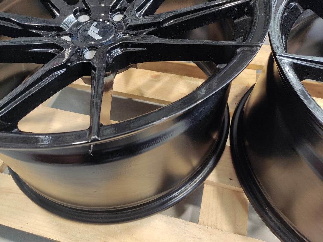 Set of JR21 20x10 ET20 + 20x11 ET25 5x114,3 Gloss Black