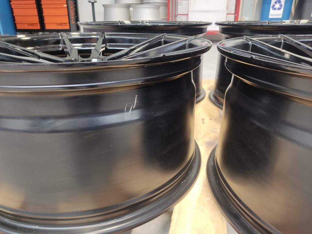 Set of JR21 20x10 ET20 + 20x11 ET25 5x114,3 Gloss Black