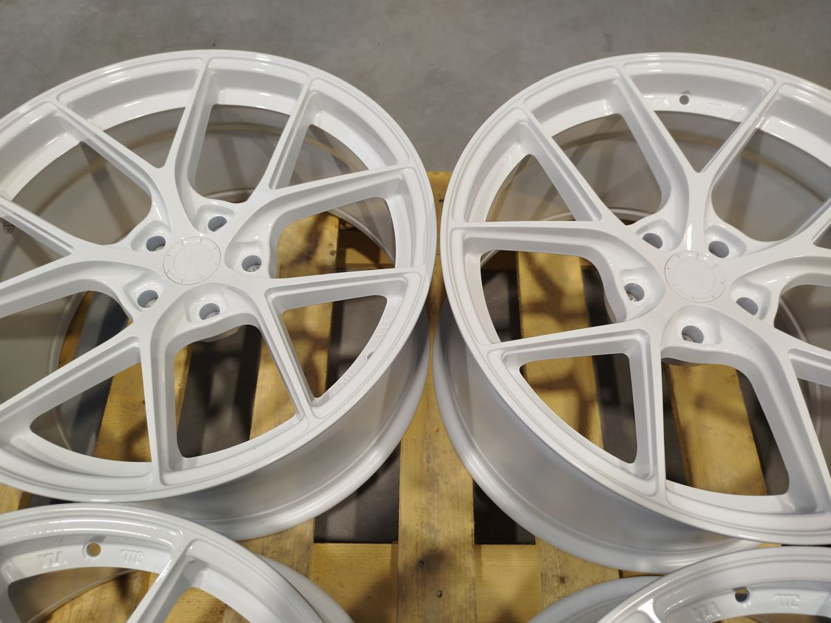 Set of SL01 19x9,5 ET25 + 19x10,5 ET35 5x120 White