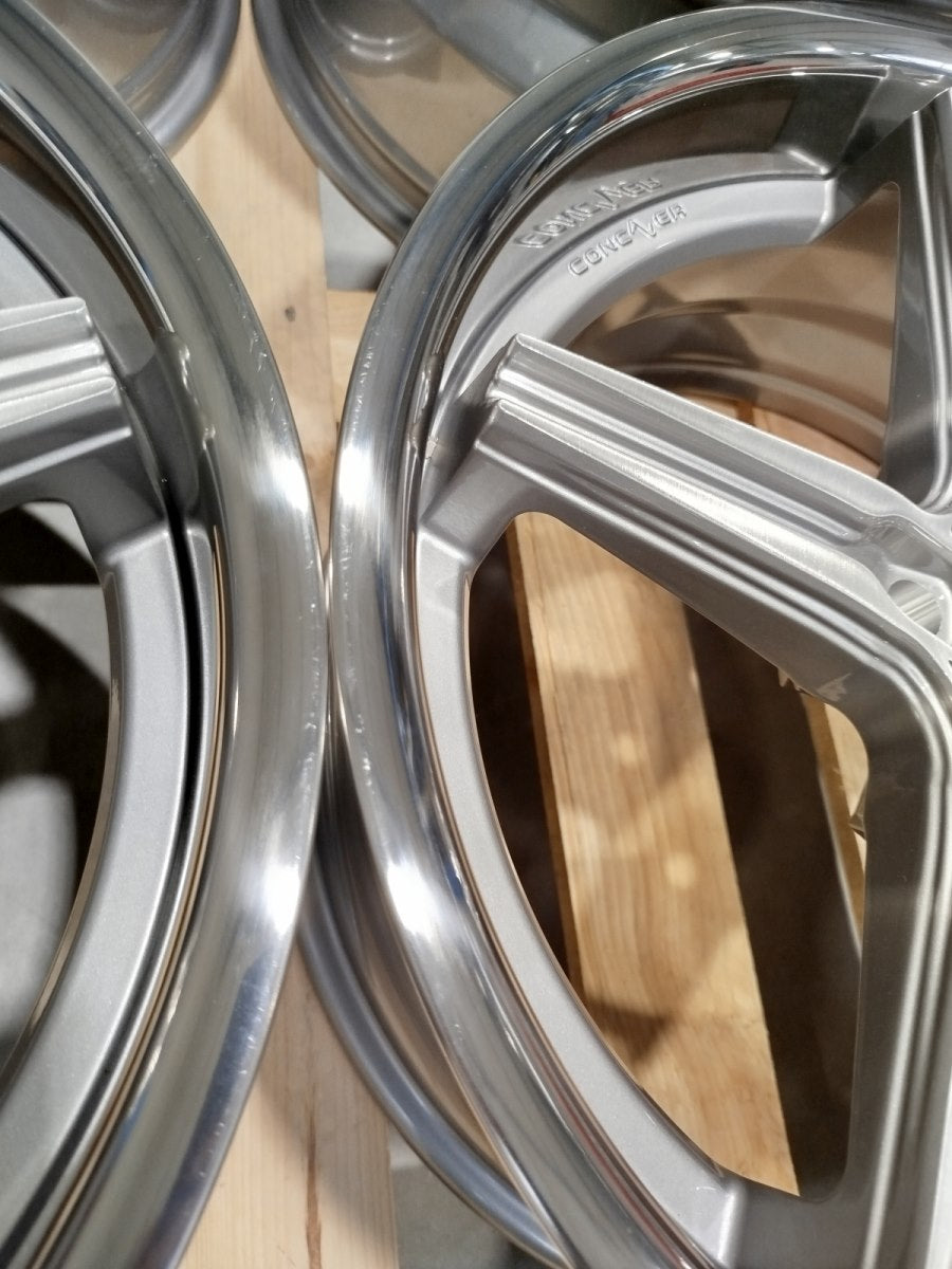 Set of CVR9 19x8,5 ET30 + 19x9,5 ET33 5x112 Brushed Titanium