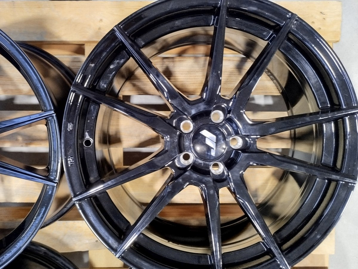 Set of JR21 18x8 ET40 5x100 Gloss Black