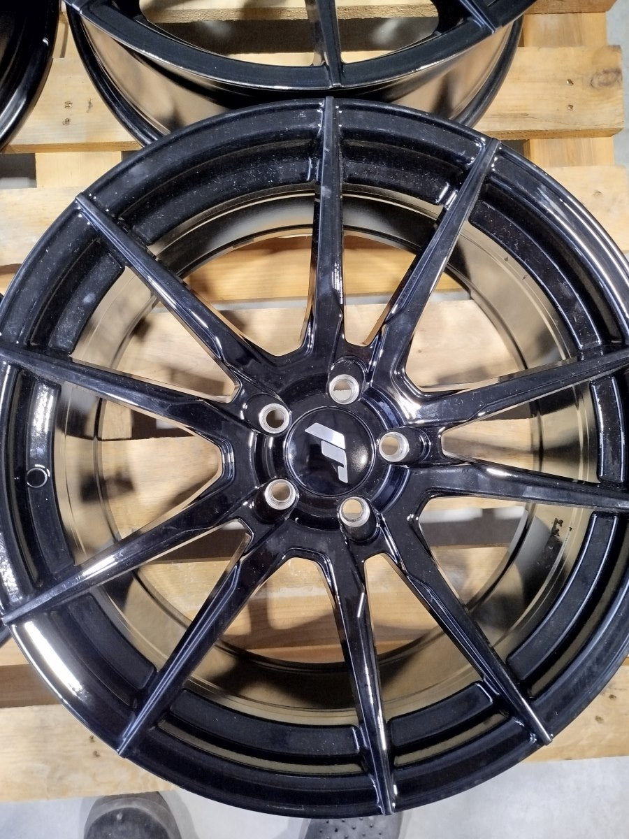 Set of JR21 18x8 ET40 5x100 Gloss Black
