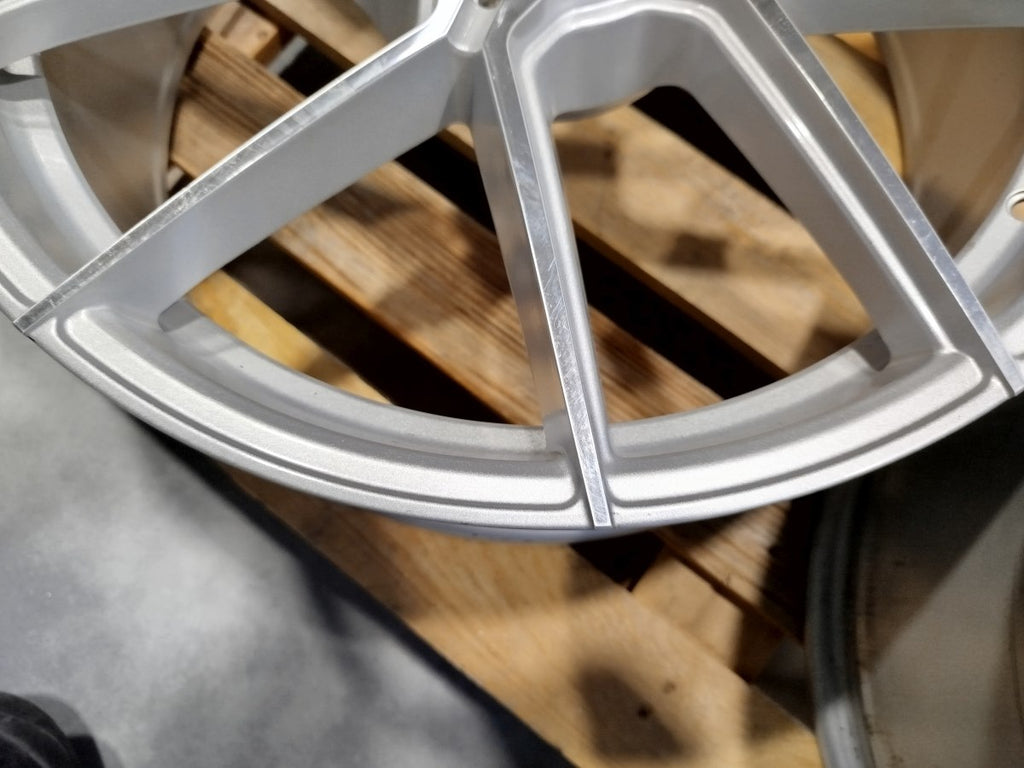 Set of JR30 20x8,5 ET35 5x115 Silver Machined Face