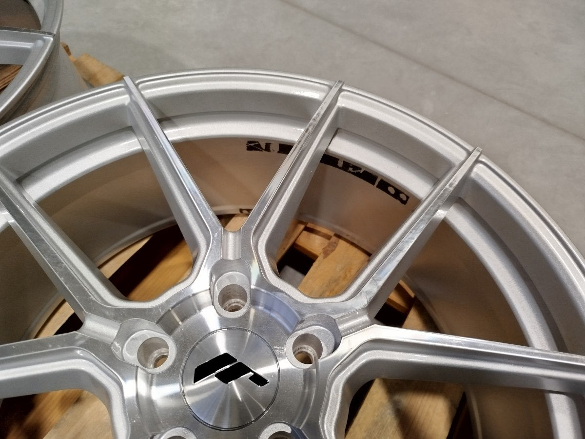 Set of JR30 20x8,5 ET35 5x115 Silver Machined Face