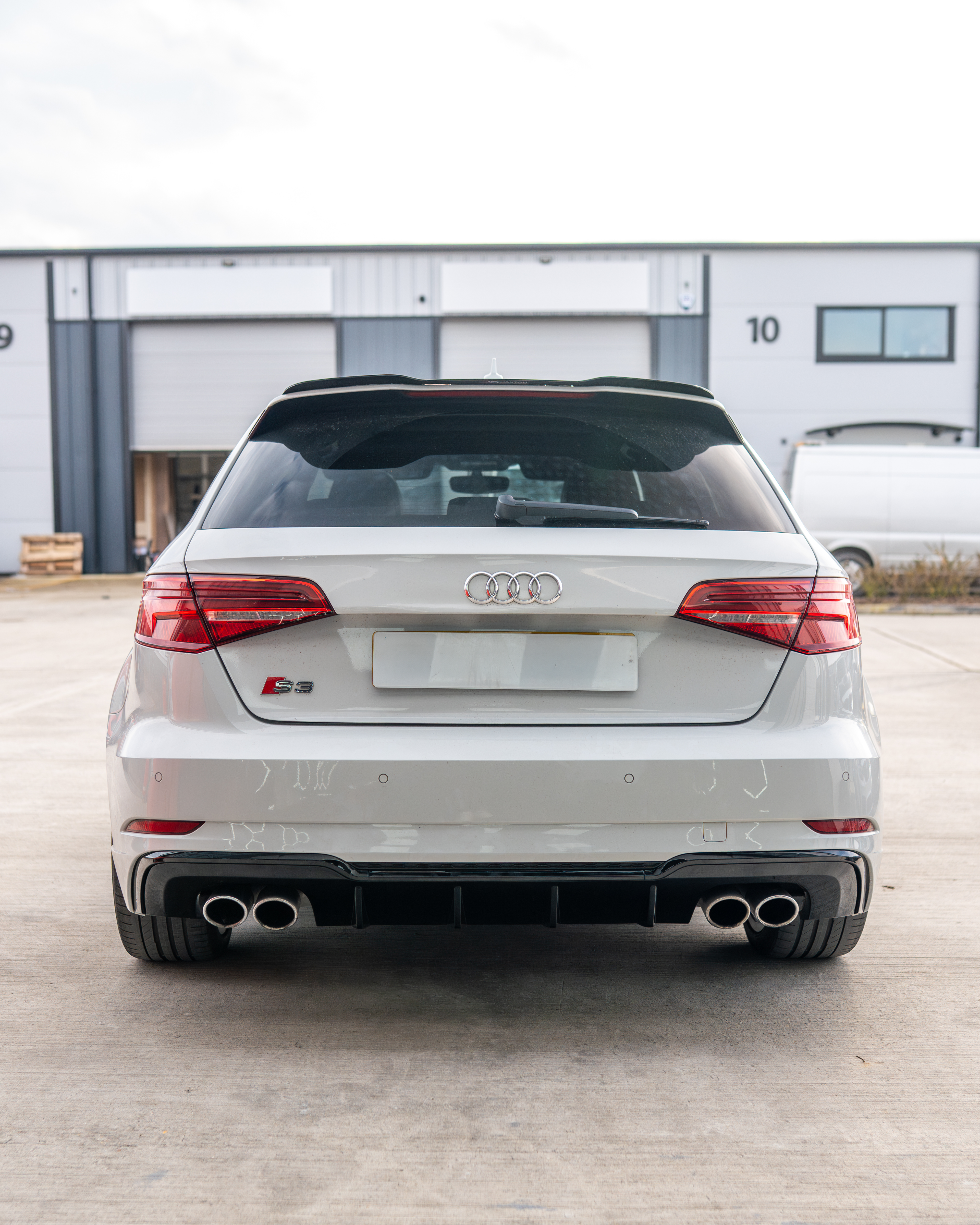 AUDI A3/S3 8V FACELIFT SPORTBACK 5 DOOR GLOSS BLACK DIFFUSER
