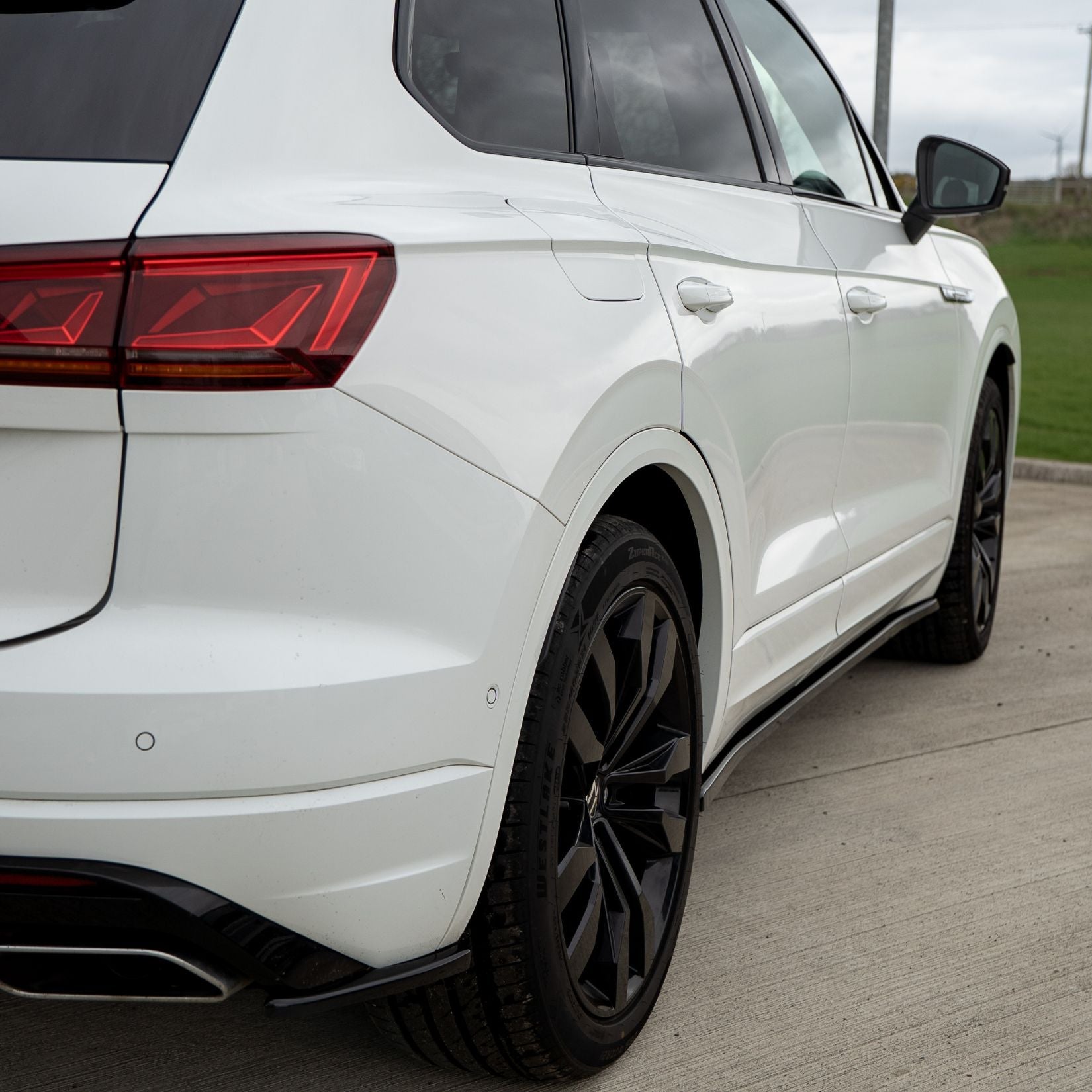 Aero Body Kit In Gloss Black For Volkswagen Touareg MK3 R Line 2018-2023