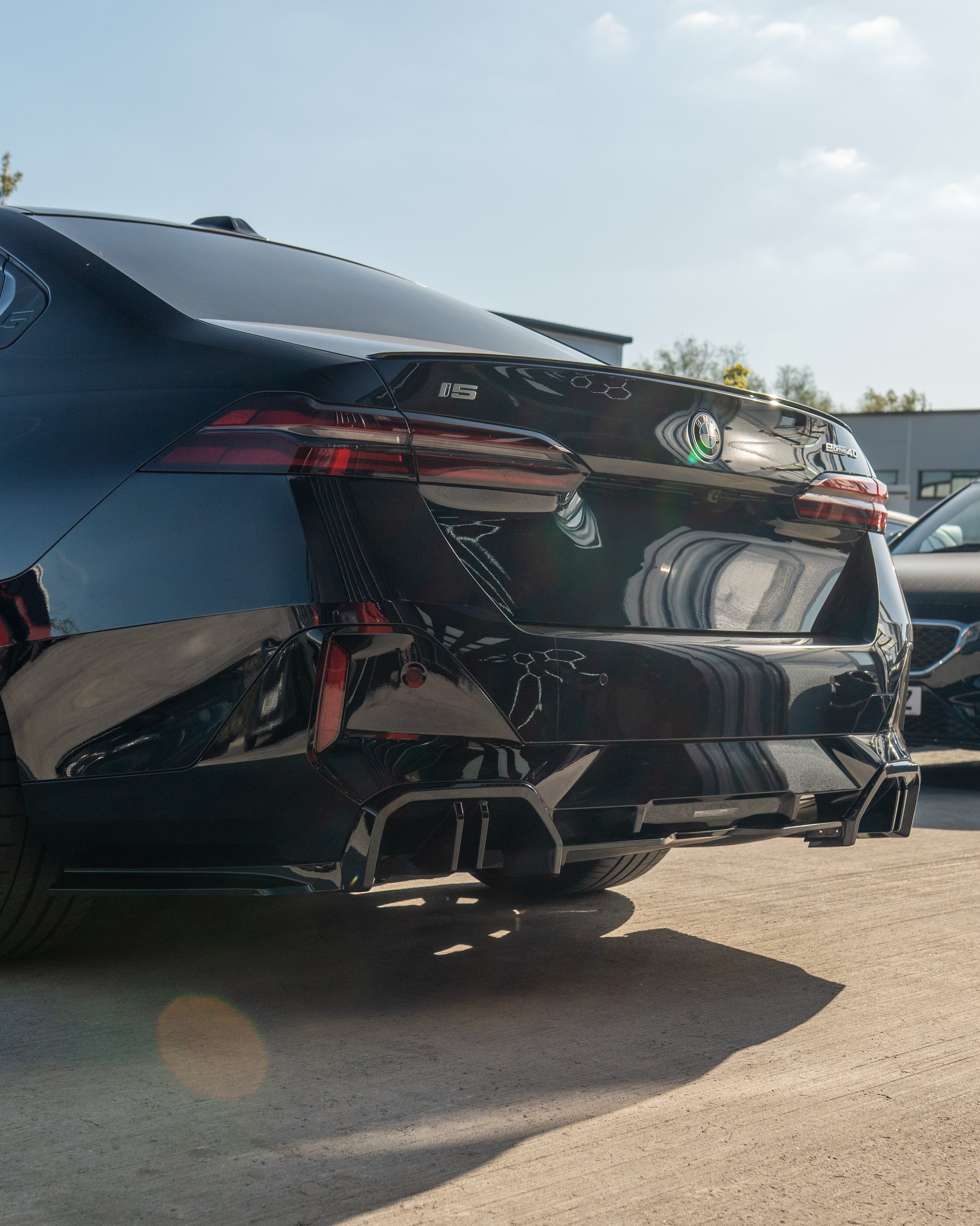 BMW 5 SERIES G60 & i5 2023+ GLOSS BLACK DIFFUSER