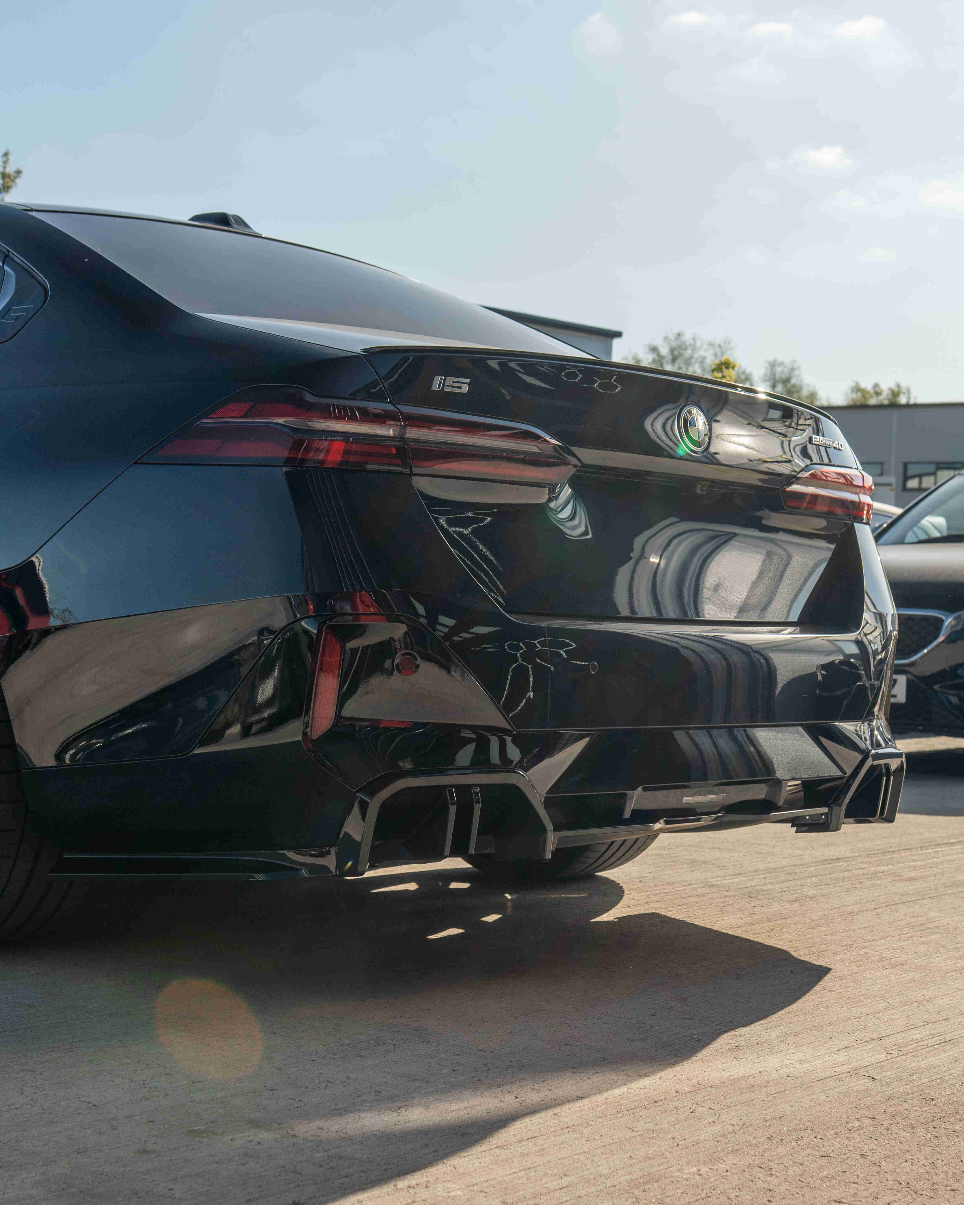 BMW 5 SERIES G60 & i5 2023+ GLOSS BLACK DIFFUSER