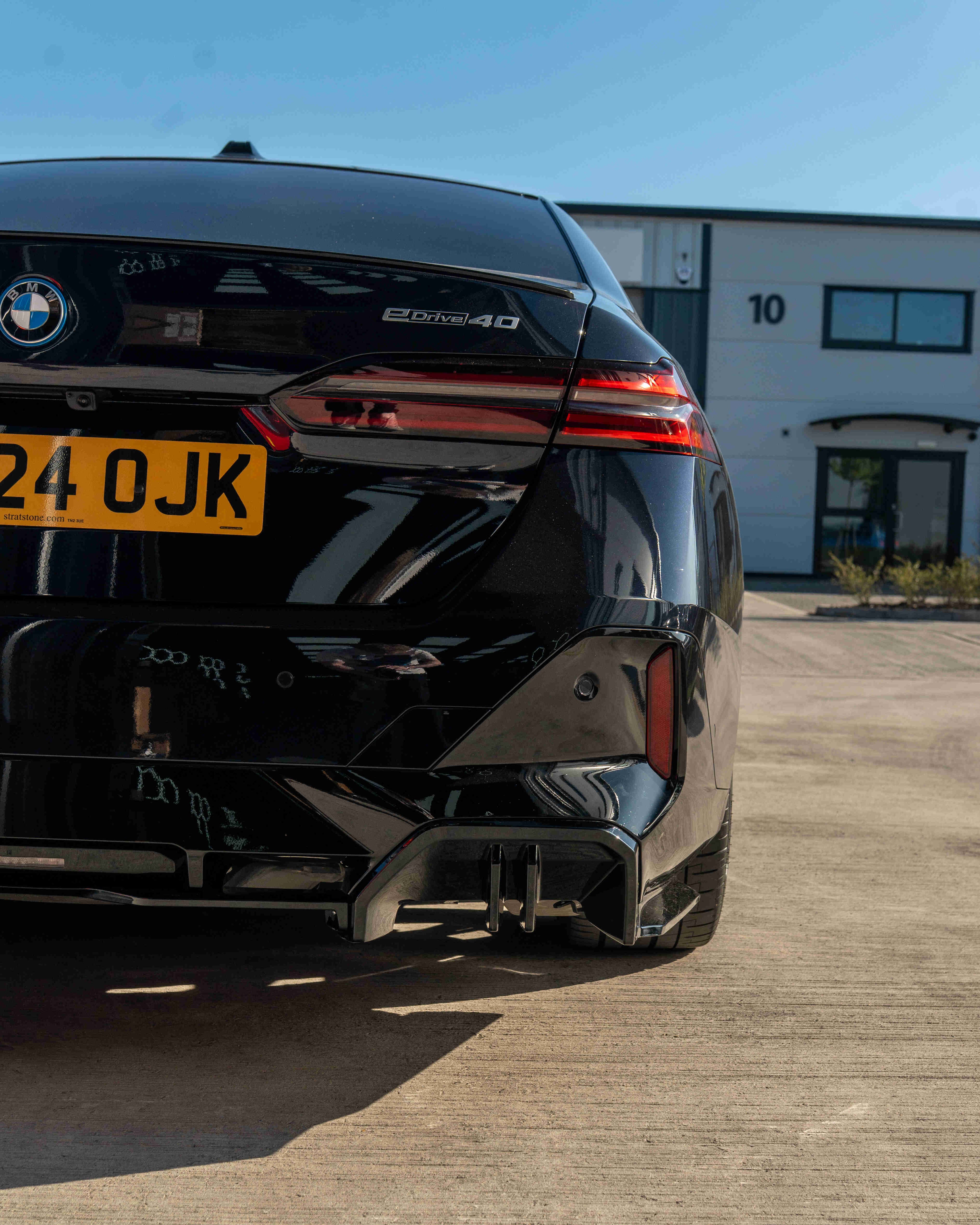 BMW 5 SERIES G60 & i5 2023+ GLOSS BLACK DIFFUSER