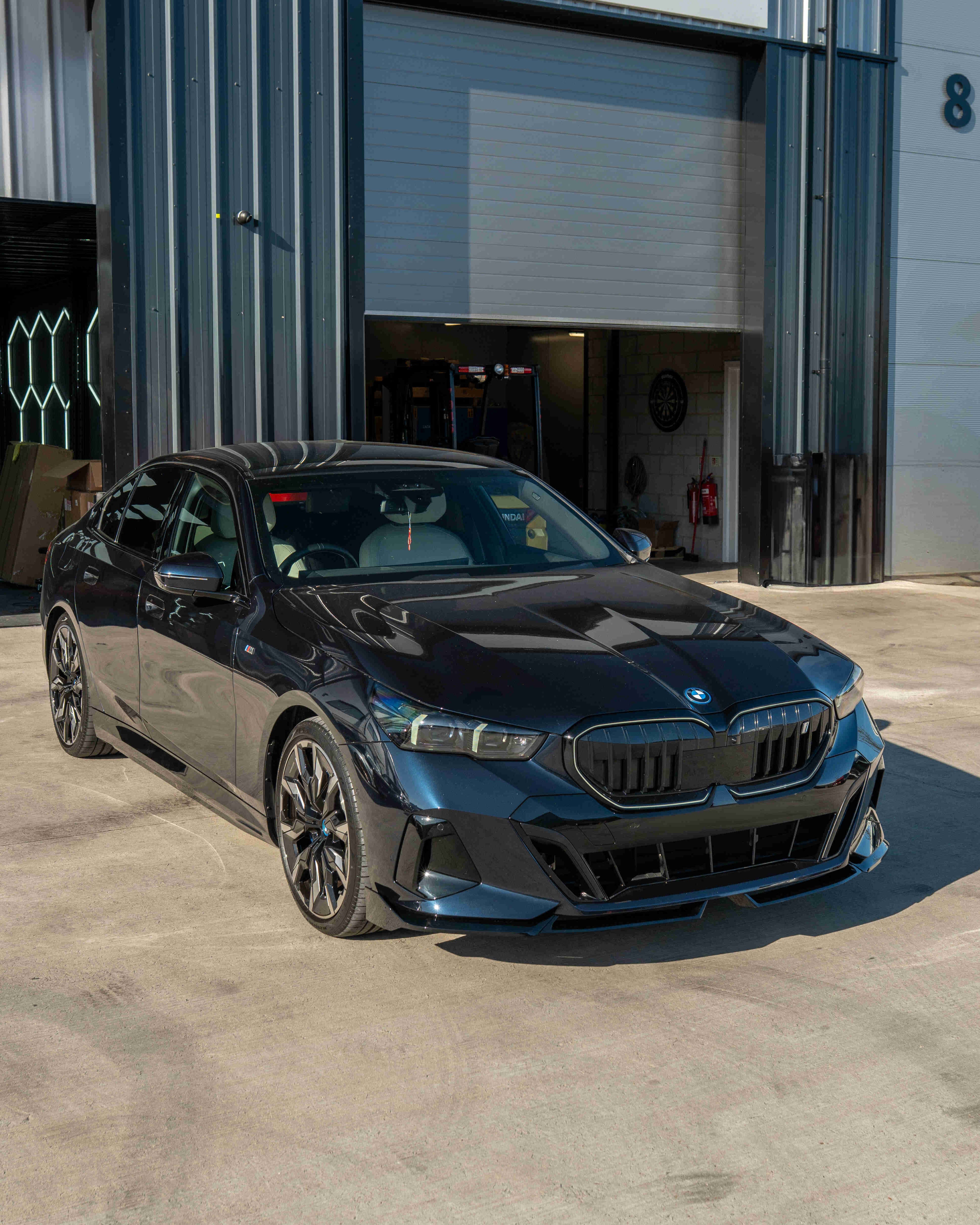 BMW 5 SERIES G60 & i5 2023+ GLOSS BLACK SPLITTER