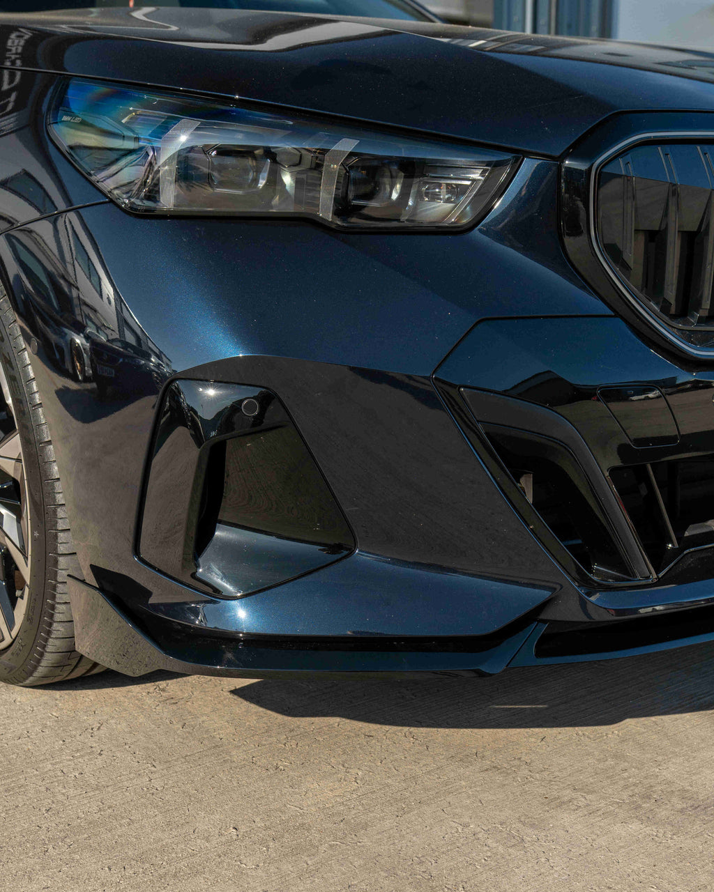 BMW 5 SERIES G60 & i5 2023+ GLOSS BLACK SPLITTER