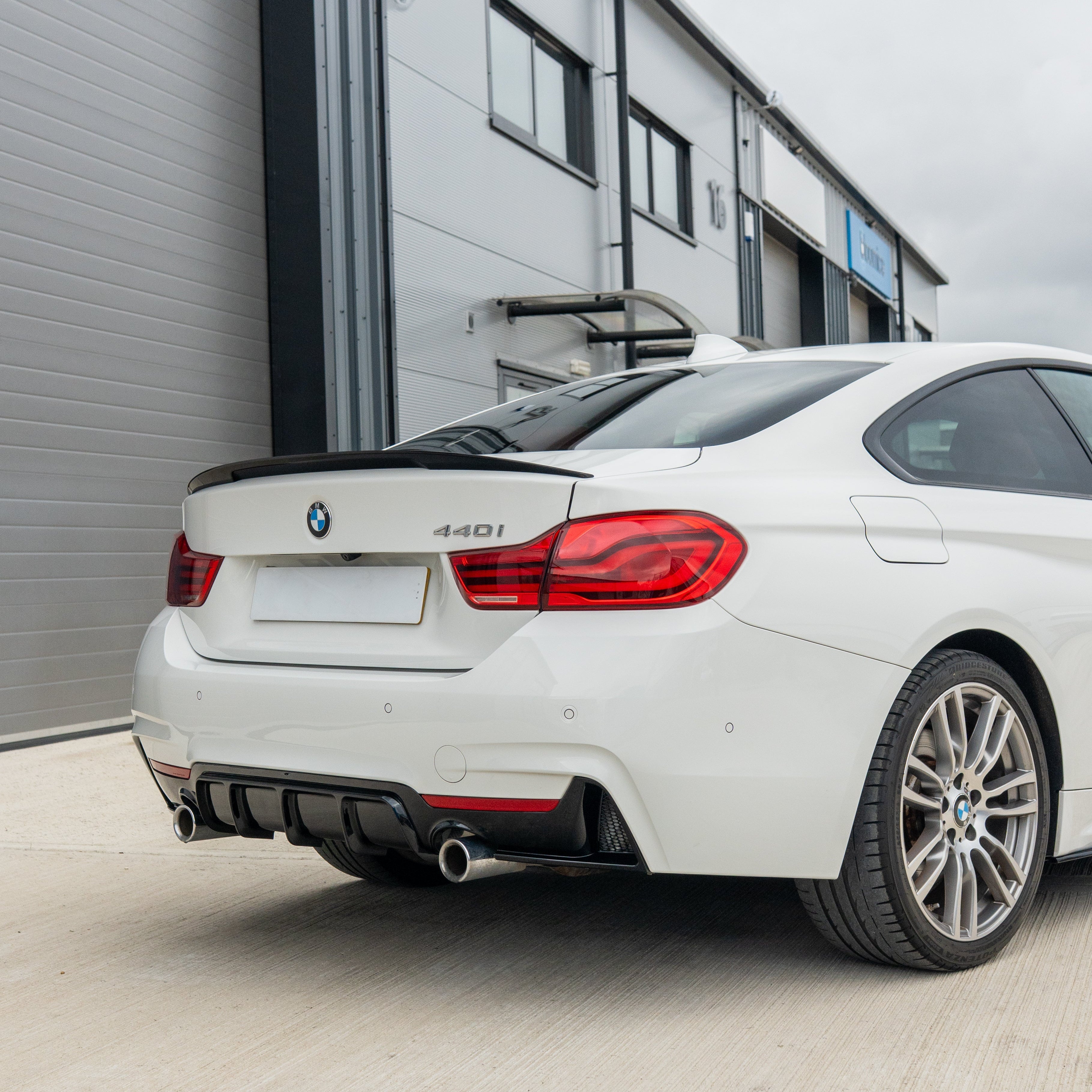 BMW 4 SERIES F32/F33/F36 GLOSS BLACK DUAL EXIT EXHAUST DIFFUSER - V2