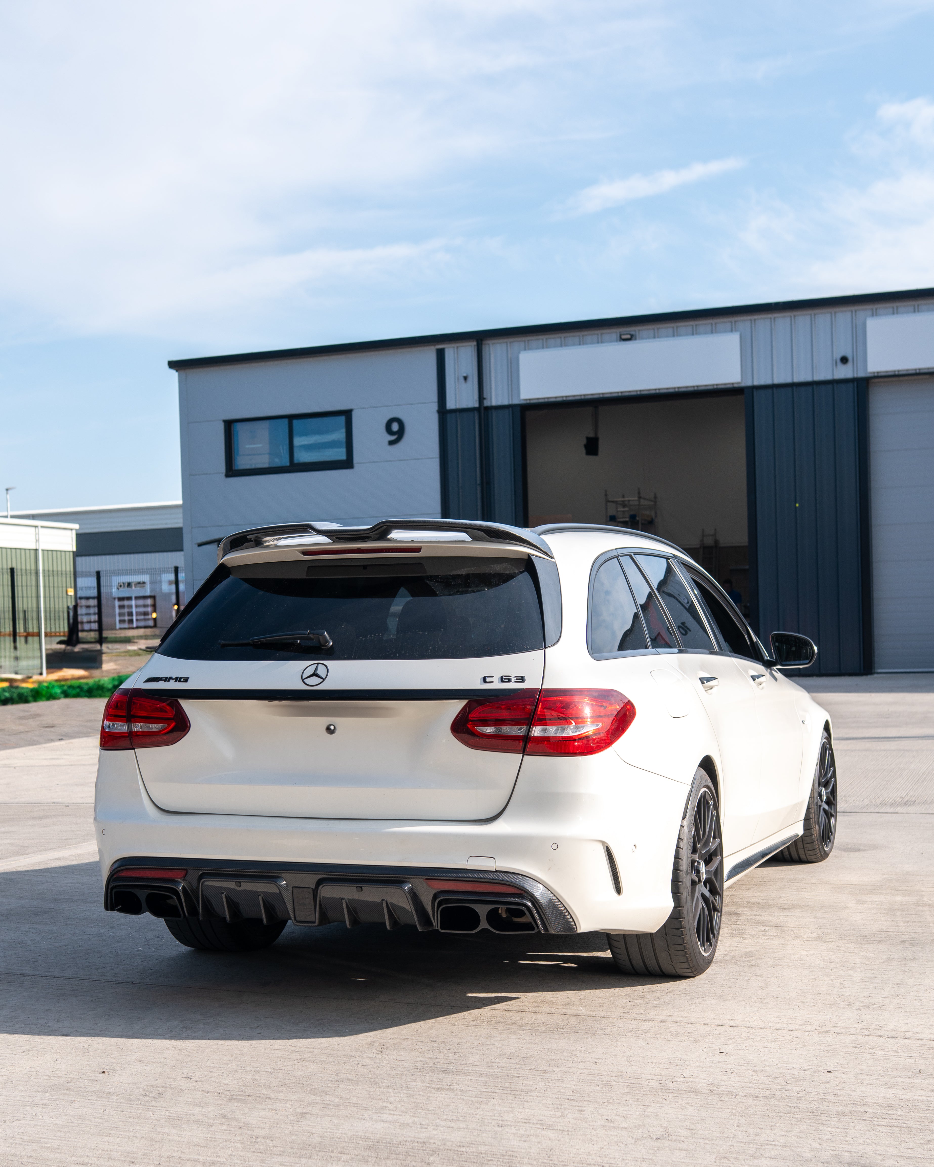 MERCEDES W205 C63 & C63S SALOON 4DR CARBON FIBRE DIFFUSER & EXHAUST TIPS - B STYLE