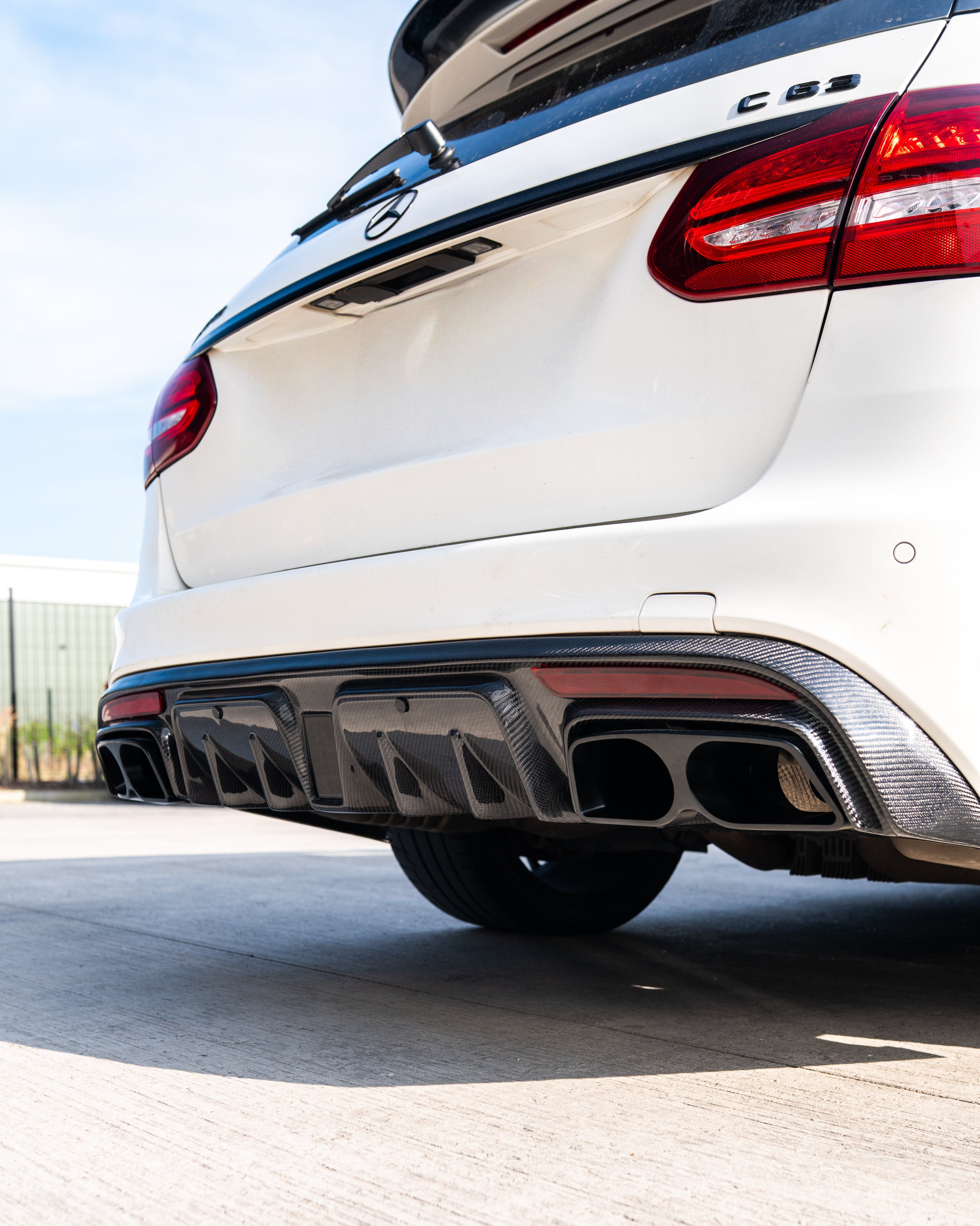 MERCEDES W205 C63 & C63S SALOON 4DR CARBON FIBRE DIFFUSER & EXHAUST TIPS - B STYLE