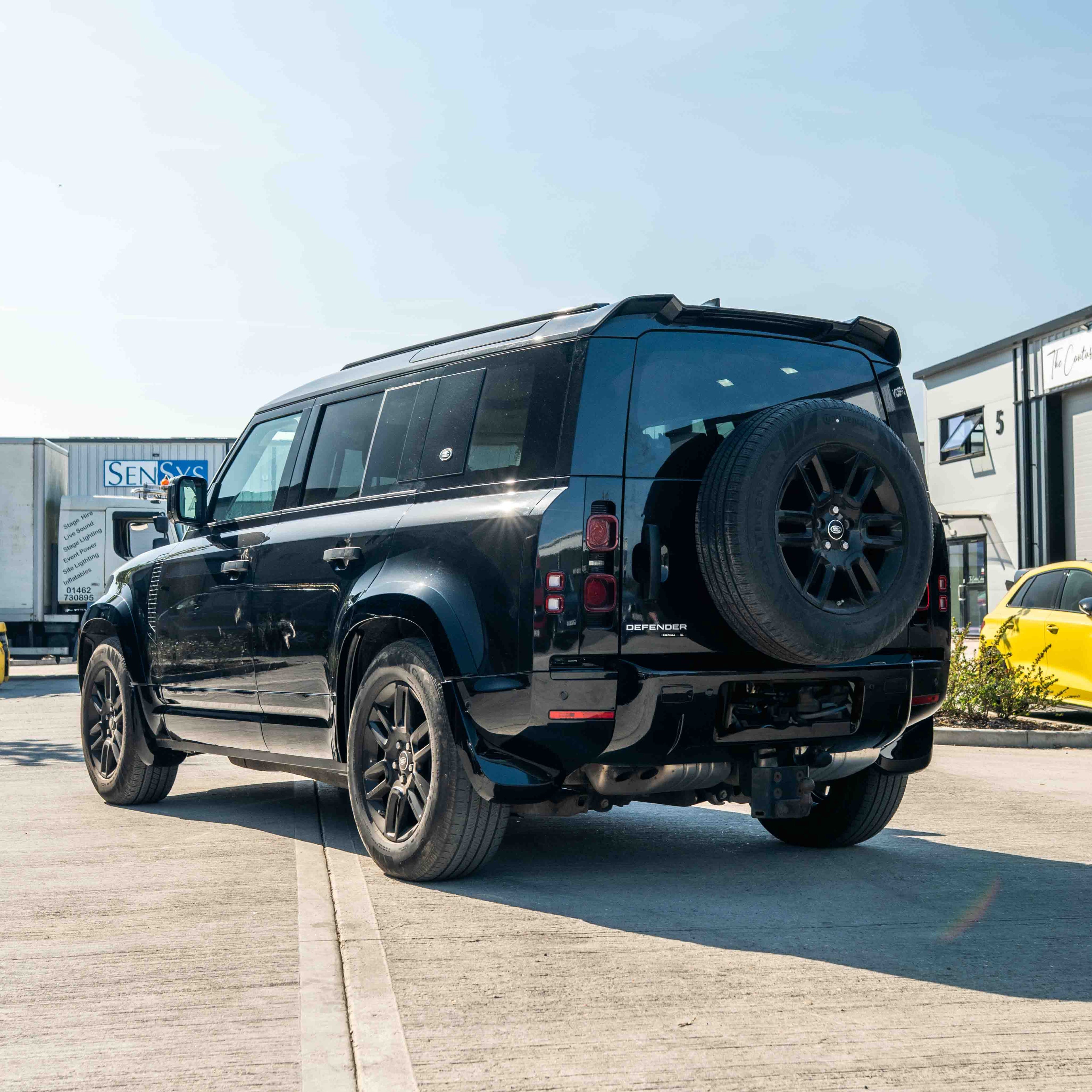 LAND ROVER DEFENDER L663 110 & 90 FRONT AND REAR GLOSS BLACK MIDDLE TRIM PACK