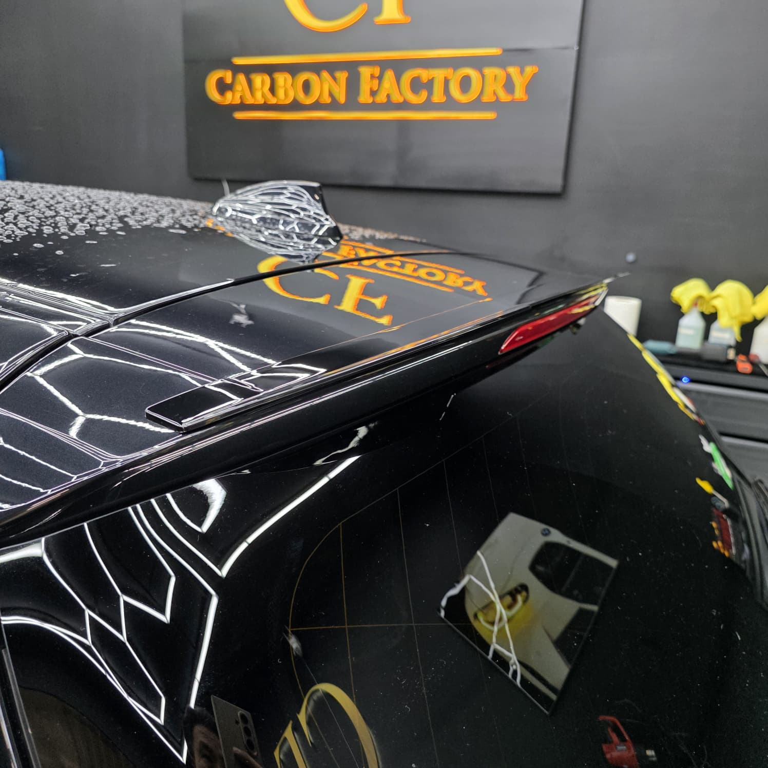V Style Gloss Black Roof Spoiler for BMW F20 F21 1 Series 11-19