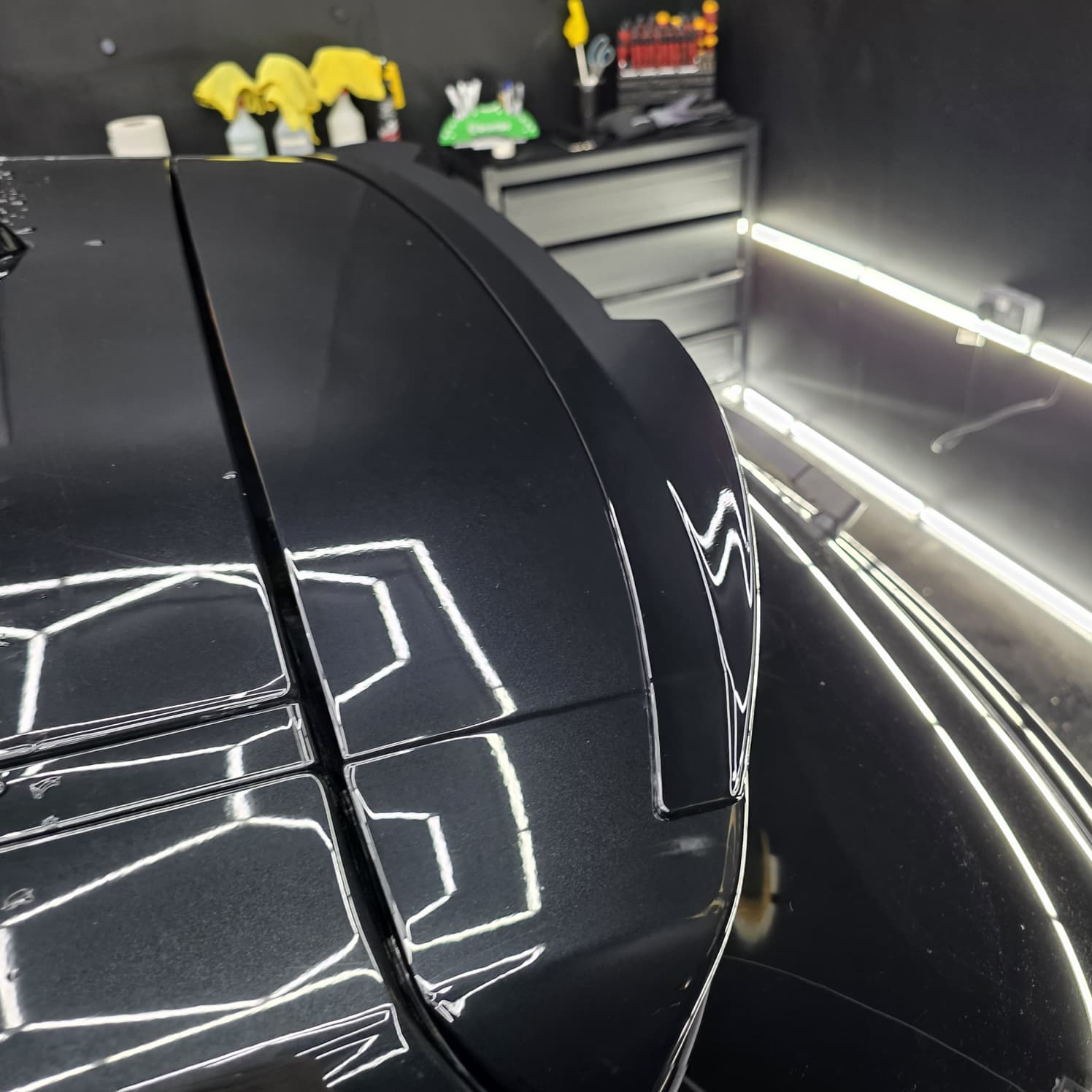 V Style Gloss Black Roof Spoiler for BMW F20 F21 1 Series 11-19