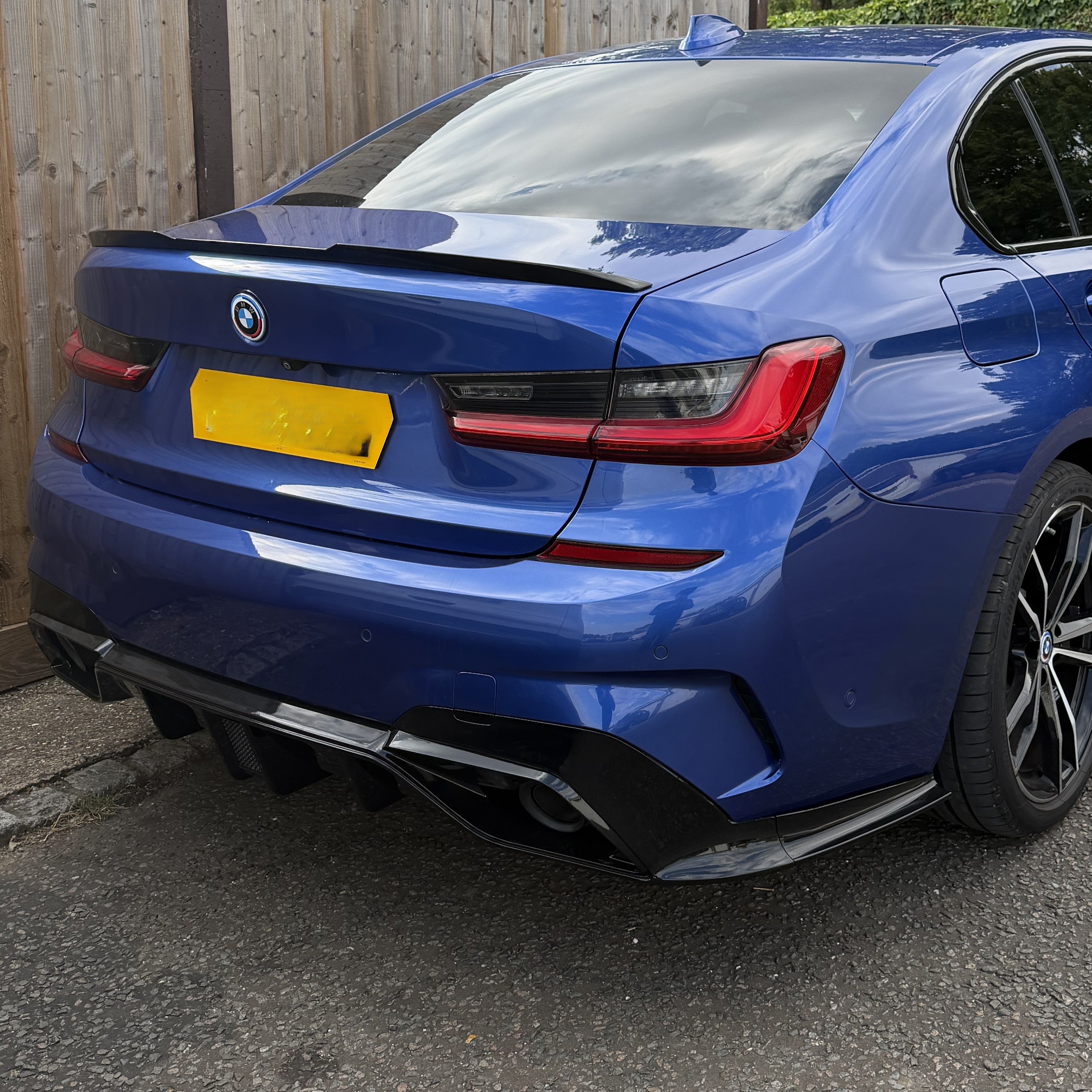 LED Style Gloss Black Rear Diffuser Quad Exhaust for BMW 3 Series G20 G21 Pre-LCI 19-22