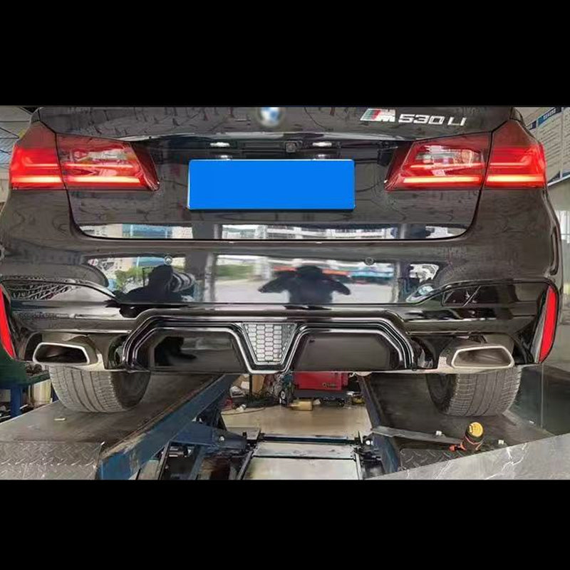 CS Style Gloss Black Rear Diffuser for BMW F90 M5 & G30 G31 5 Series M Sport 17-24