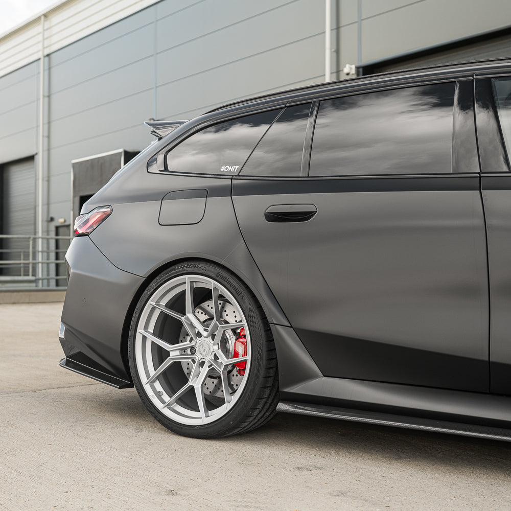 BMW G90 M5 & G99 M5 TOURING 2024+ CARBON FIBRE SIDE SKIRTS - V1 - CT DESIGN