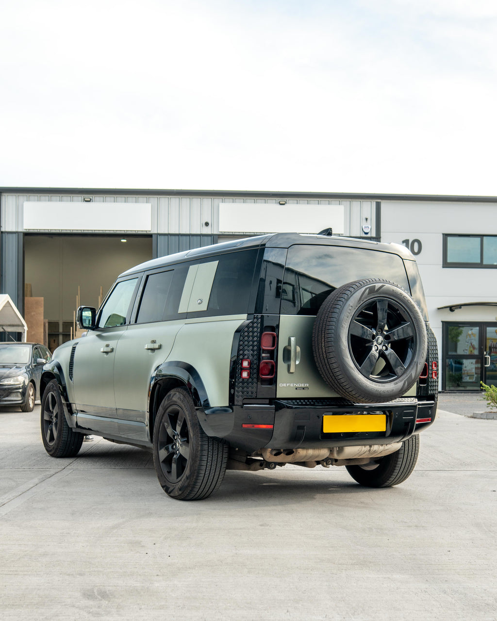 LAND ROVER DEFENDER L663 110 GLOSS BLACK DOOR PANELS