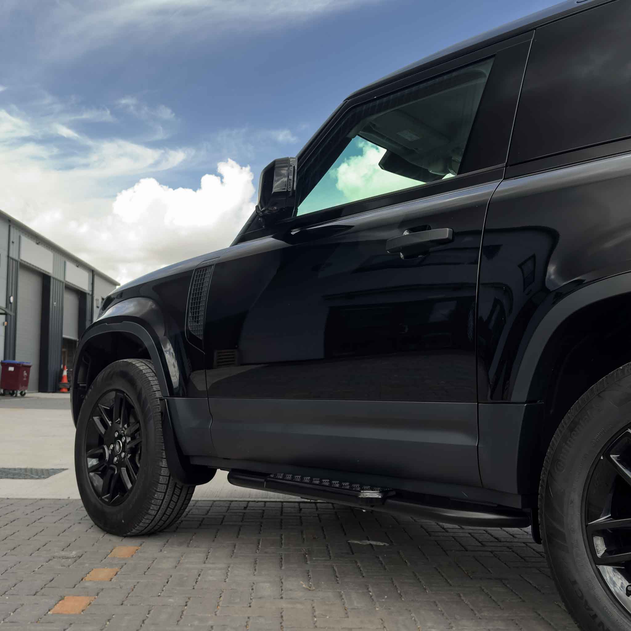 LAND ROVER DEFENDER L663 90 SIDE STEPS