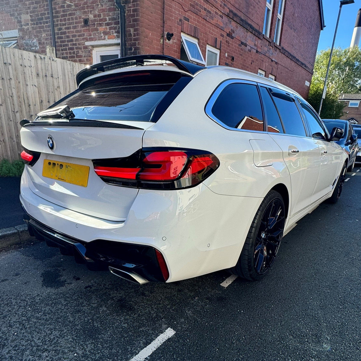 Gloss Black Mid Spoiler for BMW G31 5 Series Estate 17-24