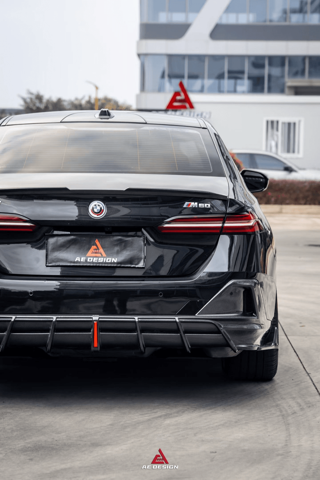AE DESIGN - BMW I5 M60 G60 DRY CARBON LED REAR DIFFUSER