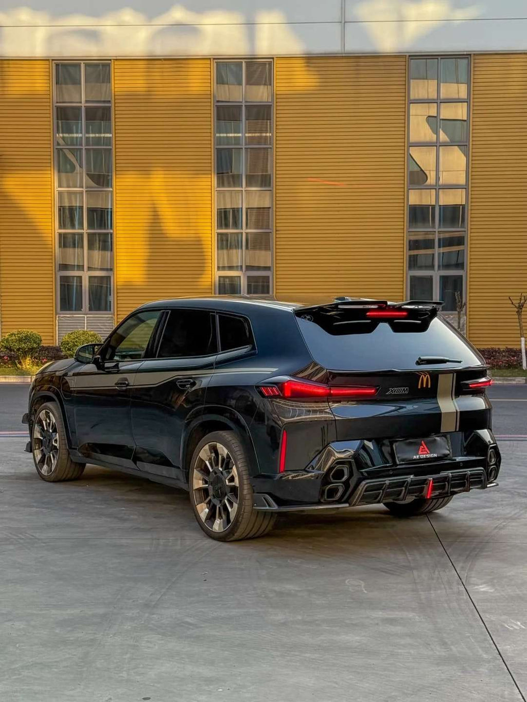 AE DESIGN - BMW XM G09 DRY CARBON FIBER LED REAR DIFFUSER