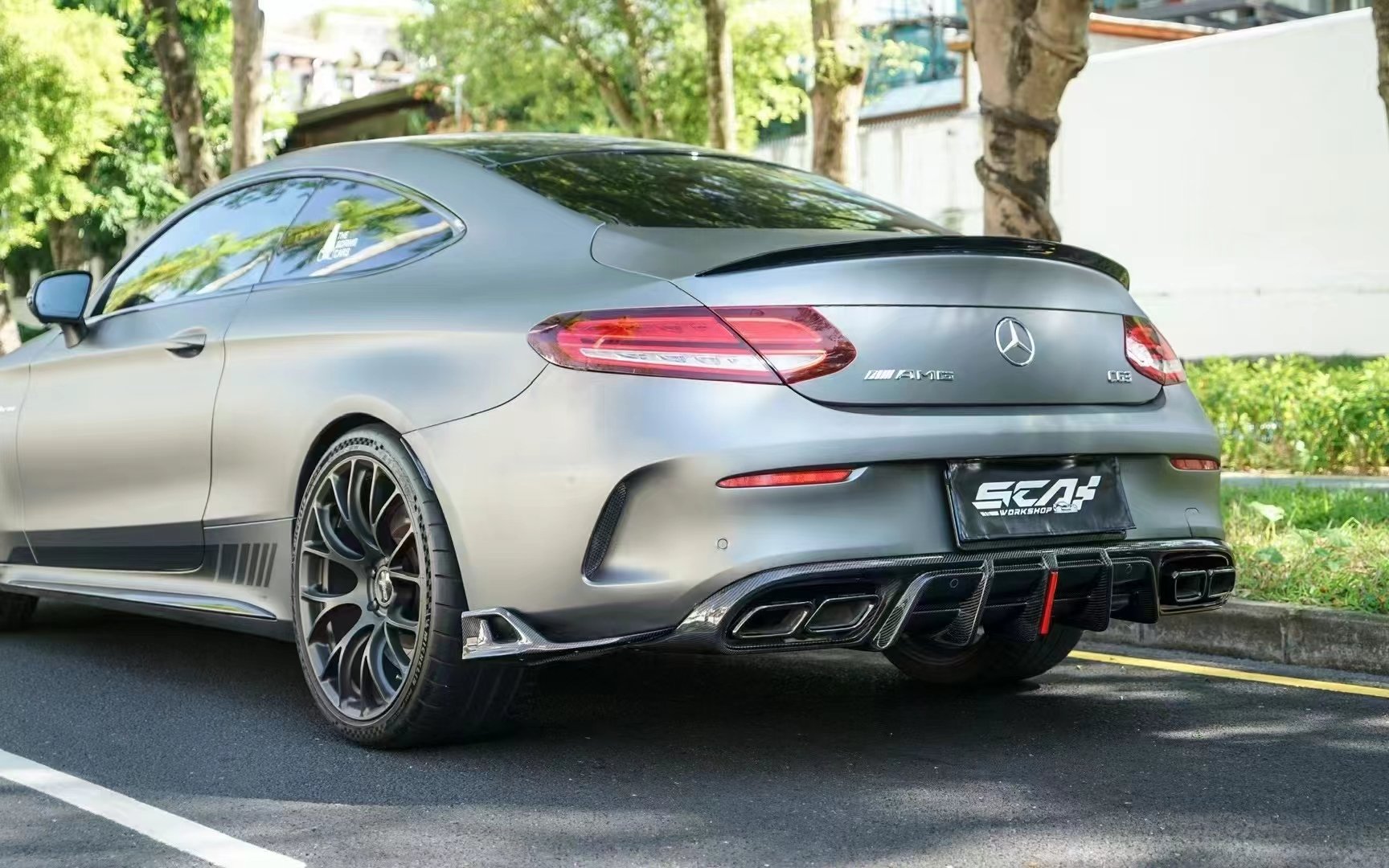 AE DESIGN - MERCEDES BENZ C63 C63S W205 CARBON FIBRE LED REAR DIFFUSER