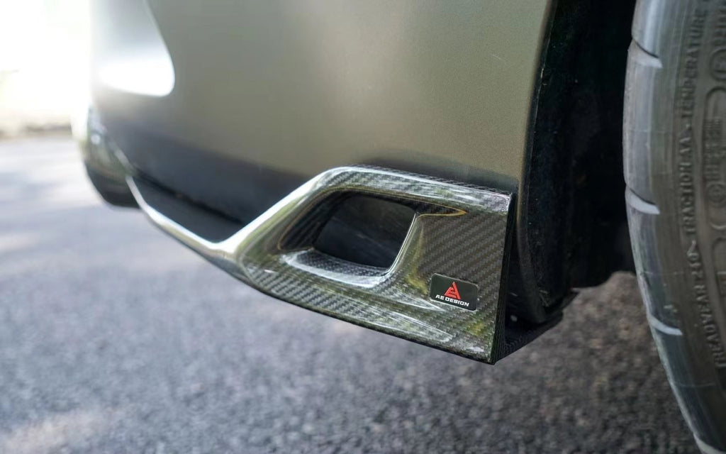 AE DESIGN - MERCEDES BENZ C63 C63S W205 CARBON FIBRE LED REAR DIFFUSER