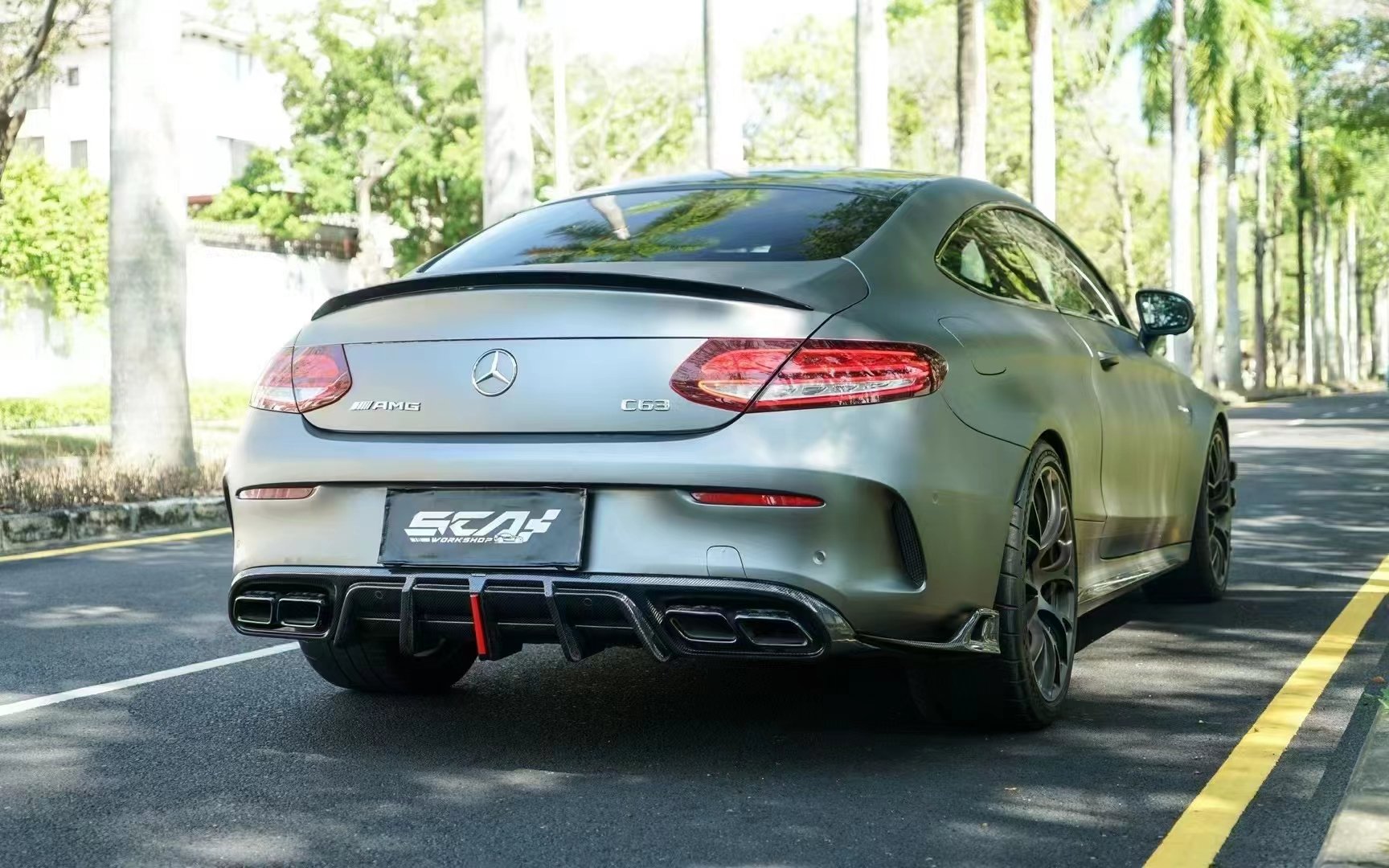 AE DESIGN - MERCEDES BENZ C63 C63S W205 CARBON FIBRE LED REAR DIFFUSER