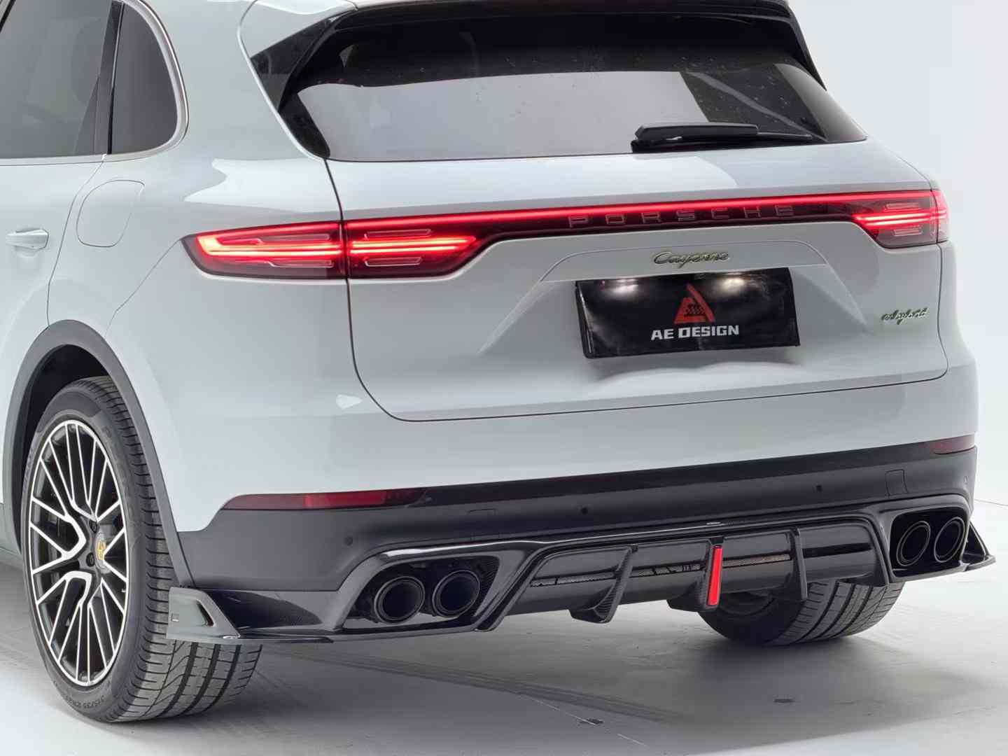 AE DESIGN - PORSCHE CAYENNE 9Y0 9Y3 DRY CARBON FIBRE REAR LED DIFFUSER