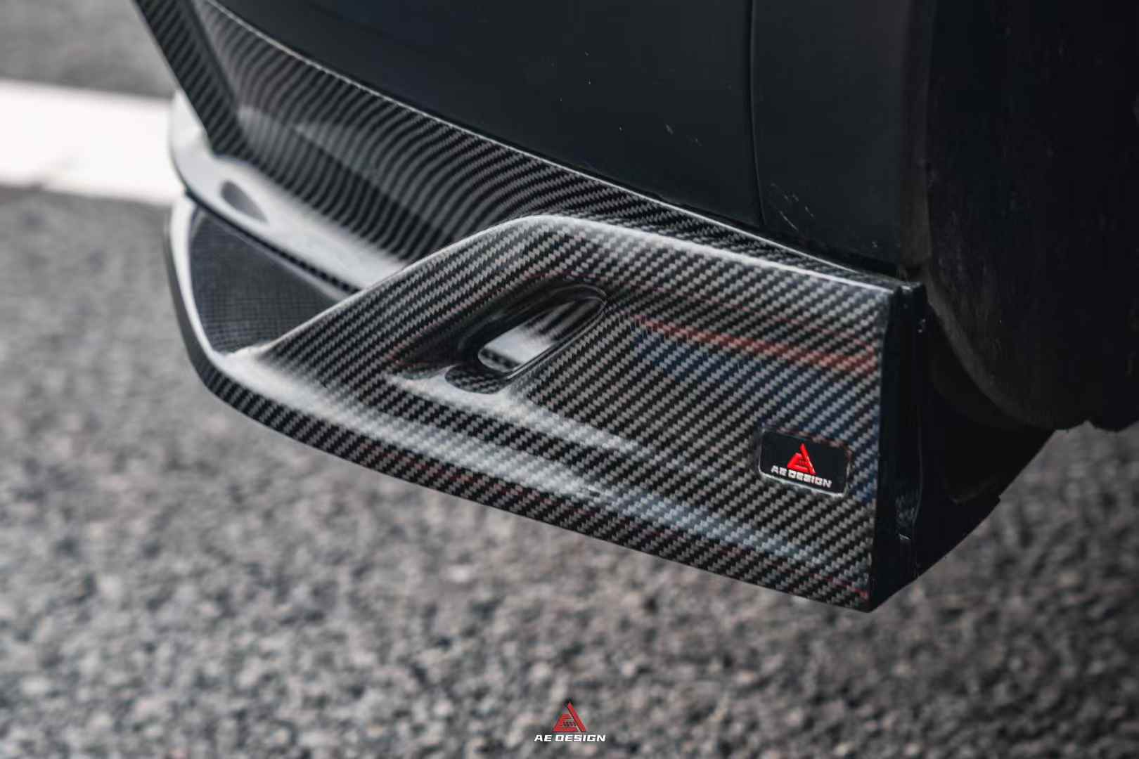 AE DESIGN - PORSCHE CAYENNE 9Y0 9Y3 DRY CARBON FIBRE REAR LED DIFFUSER