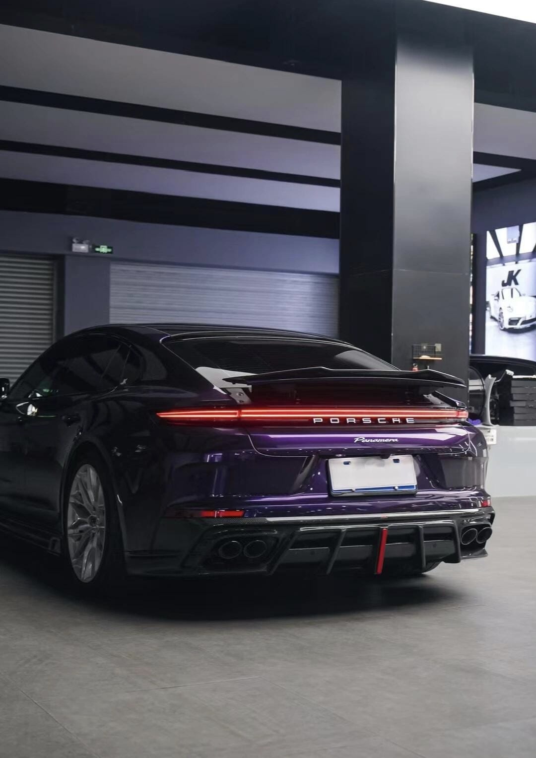 AE DESIGN - PORSCHE PANAMERA 976 2024+ DRY CARBON FIBRE LED REAR DIFFUSER