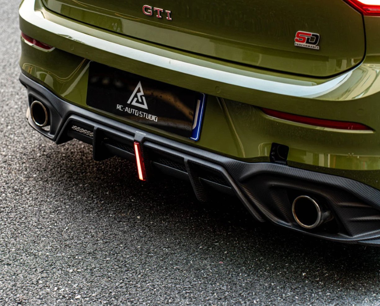 AE DESIGN - VOLKSWAGEN GOLF MK8 GTI / R LINE CARBON FIBRE REAR DIFFUSER