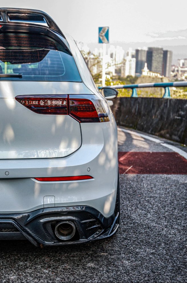 AE DESIGN - VOLKSWAGEN GOLF MK8 GTI / R LINE CARBON FIBRE REAR DIFFUSER