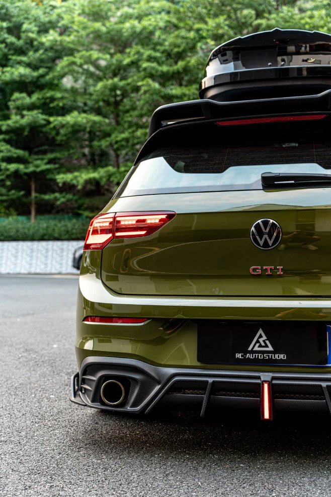 AE DESIGN - VOLKSWAGEN GOLF MK8 GTI / R LINE CARBON FIBRE REAR DIFFUSER