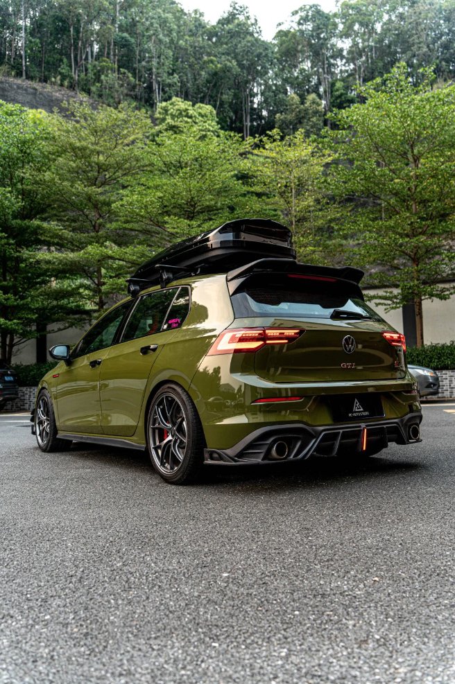 AE DESIGN - VOLKSWAGEN GOLF MK8 GTI / R LINE CARBON FIBRE REAR DIFFUSER