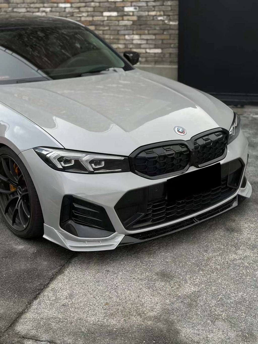 AERO CARBON - BMW 3 SERIES G20 LCI 2023+ GLOSSY BLACK FRONT LIP AK STYLE