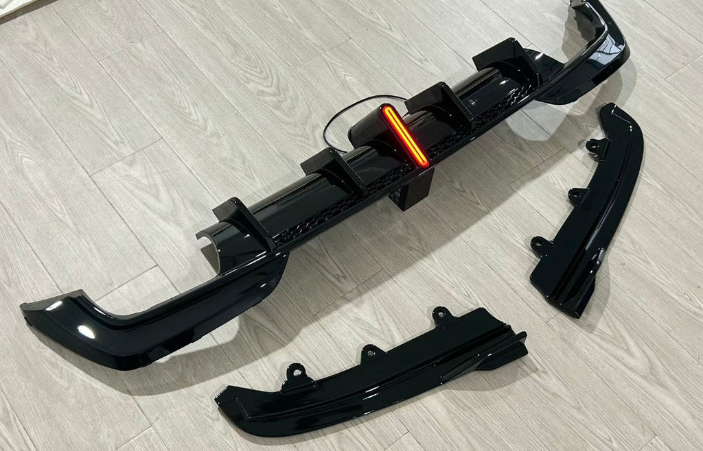 VTEN - BMW 3 SERIES G20 PRE-LCI GLOSS BLACK SLIM LED REAR DIFFUSER