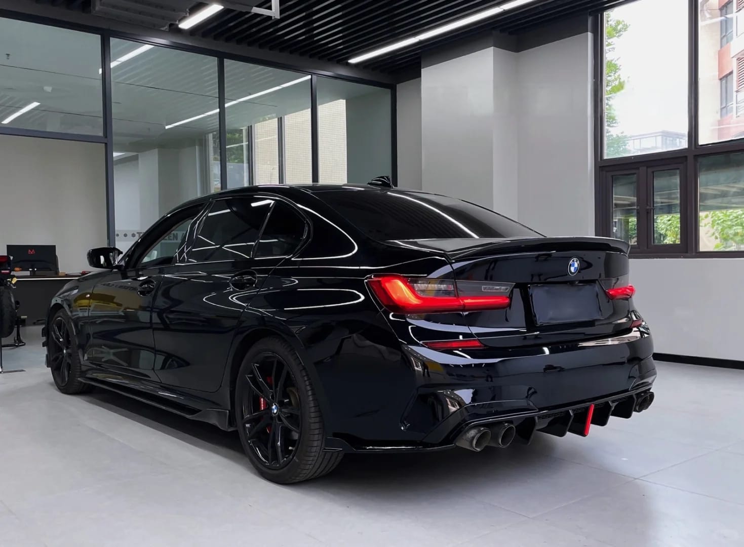 VTEN - BMW 3 SERIES G20 PRE-LCI GLOSS BLACK SLIM LED REAR DIFFUSER
